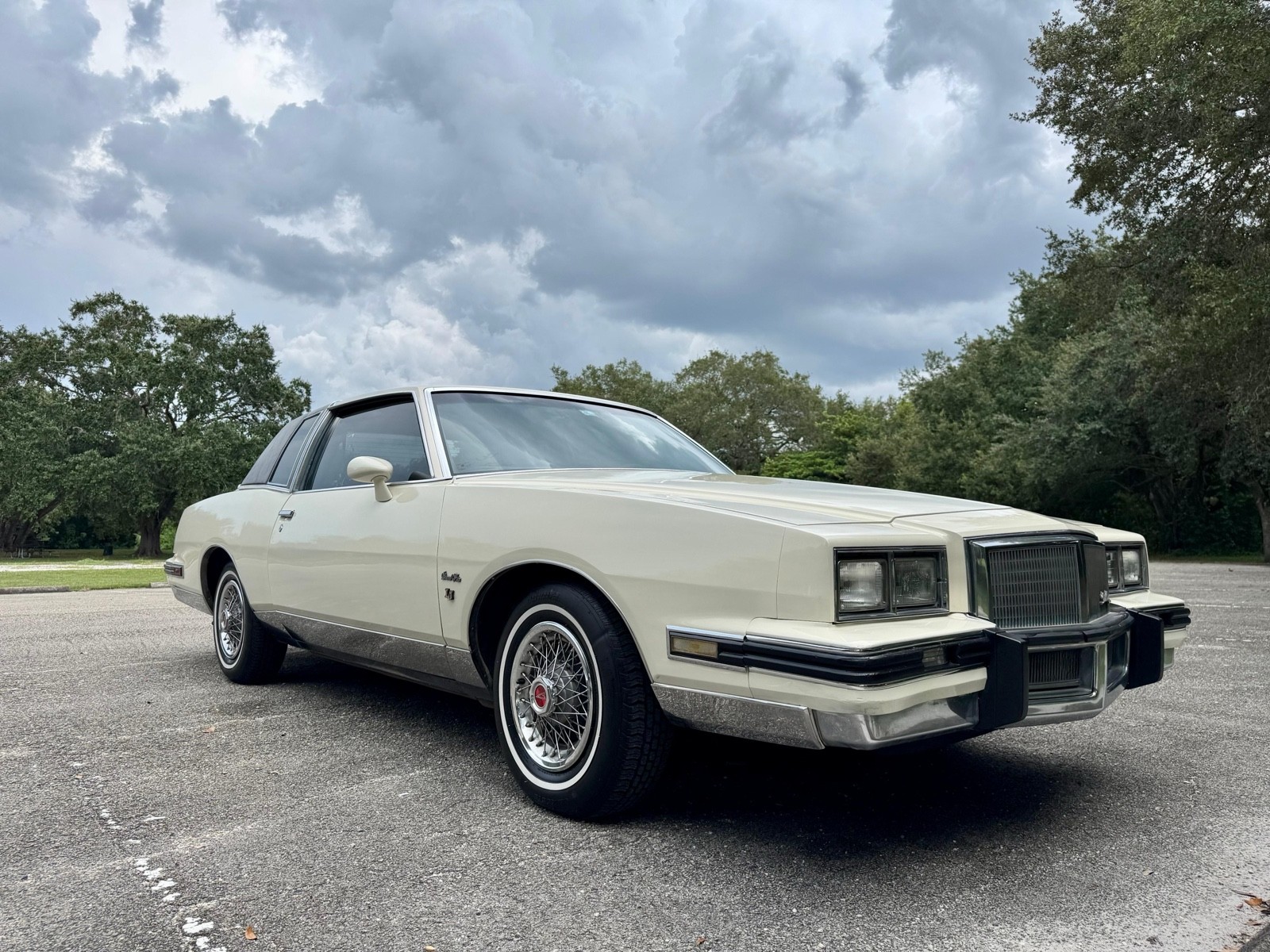Pontiac-Grand-Prix-1983-Coupe-5
