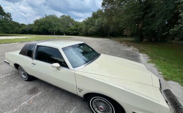 Pontiac-Grand-Prix-1983-Coupe-7