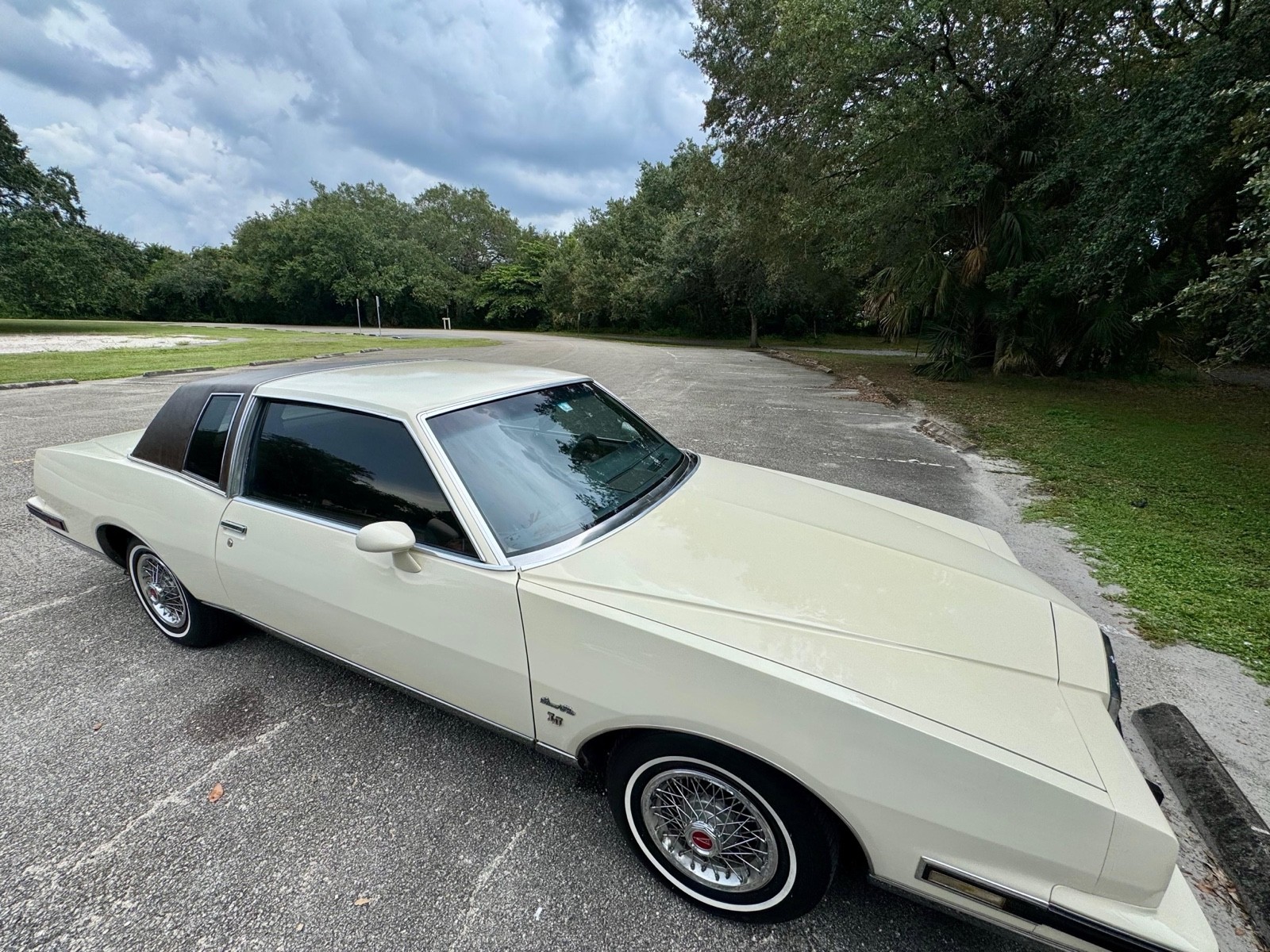 Pontiac-Grand-Prix-1983-Coupe-7