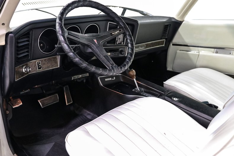 Pontiac-Grand-prix-1969-White-White-17