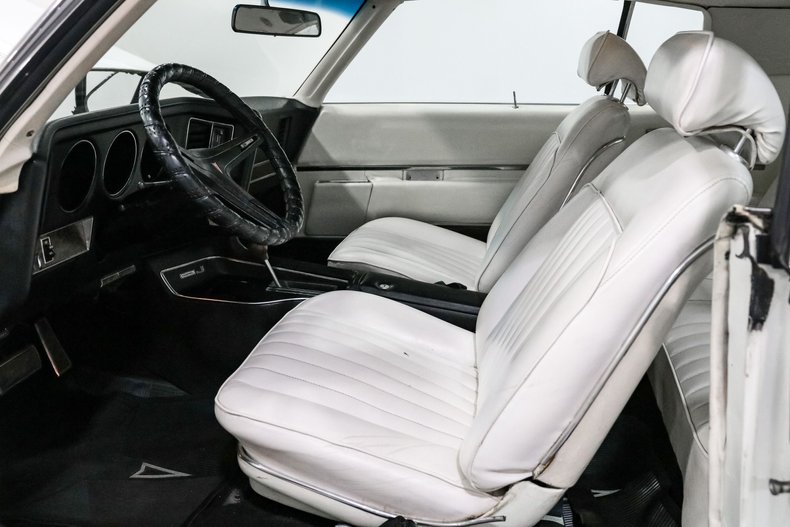 Pontiac-Grand-prix-1969-White-White-28