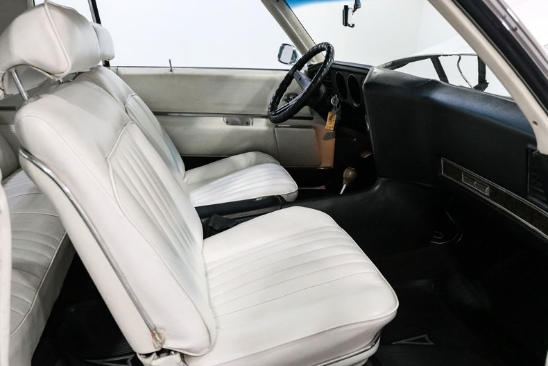 Pontiac-Grand-prix-1969-White-White-29