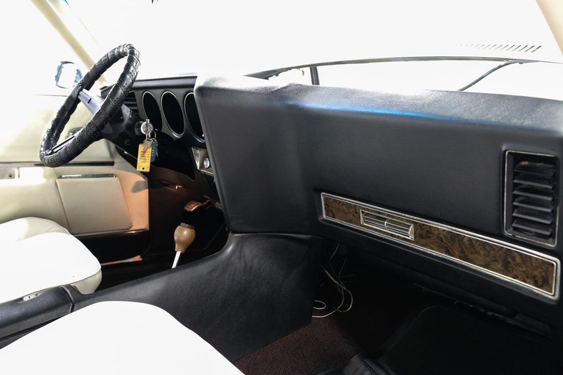 Pontiac-Grand-prix-1969-White-White-3