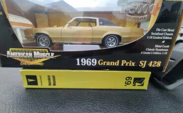 Pontiac-Grand-prix-coupe-1969-Gold-Gold-1