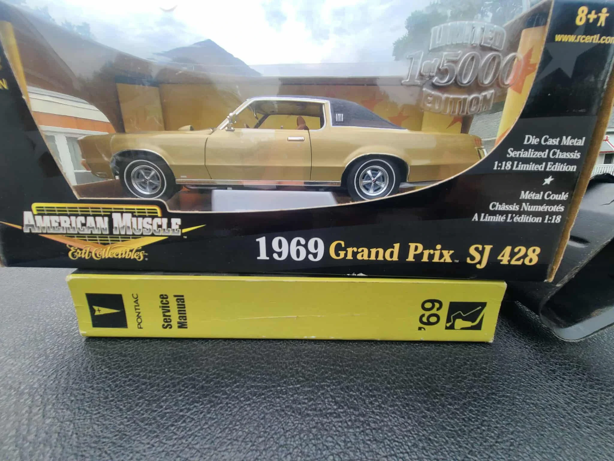 Pontiac-Grand-prix-coupe-1969-Gold-Gold-1