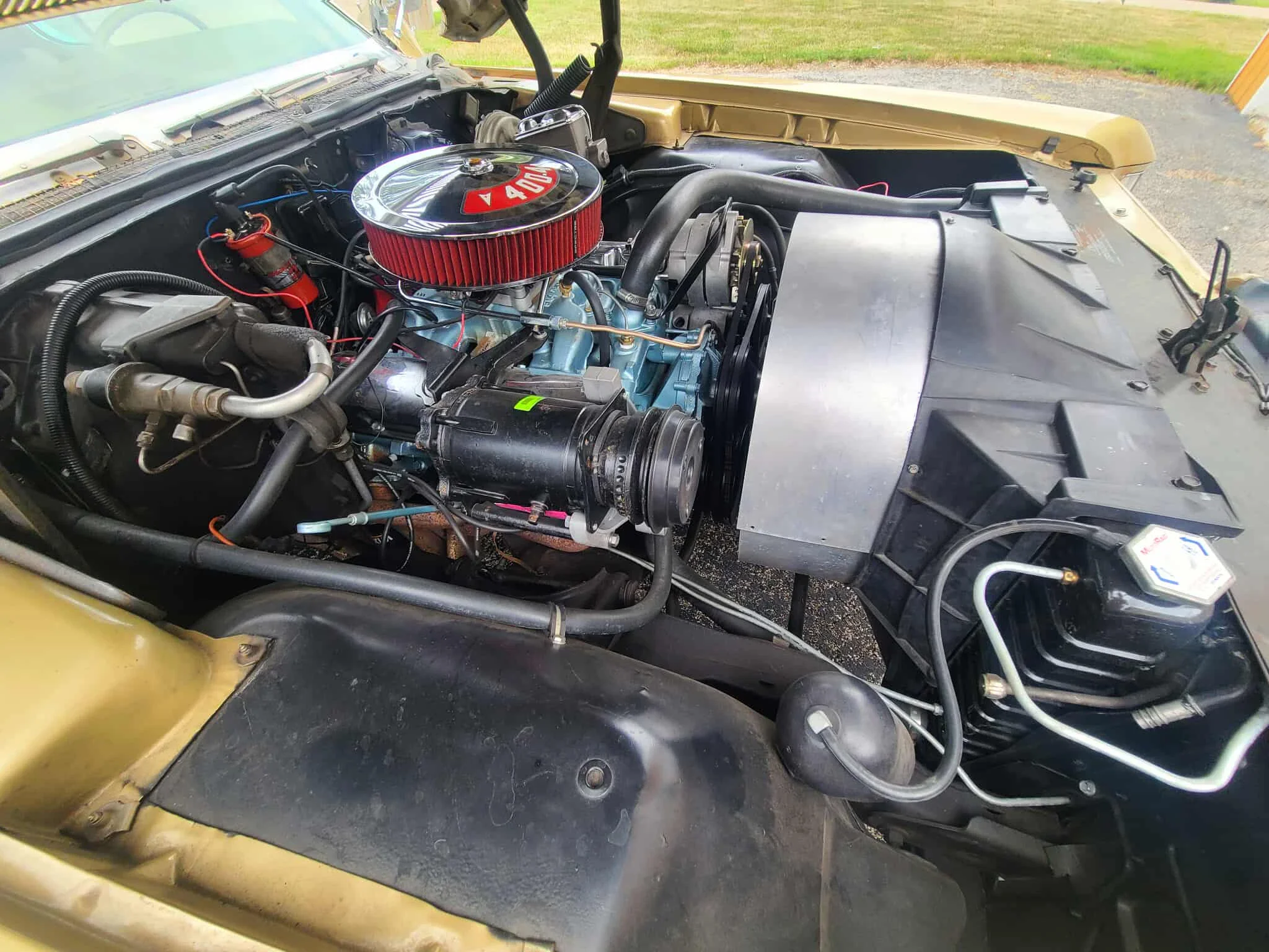 Pontiac-Grand-prix-coupe-1969-Gold-Gold-11