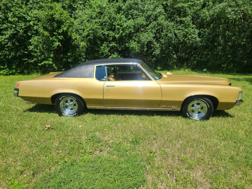 Pontiac-Grand-prix-coupe-1969-Gold-Gold-13