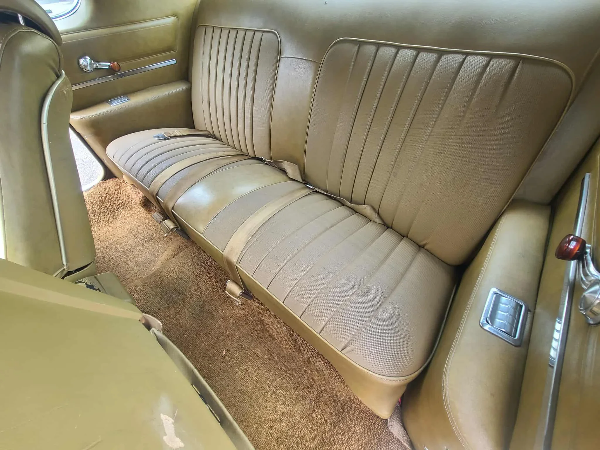 Pontiac-Grand-prix-coupe-1969-Gold-Gold-18