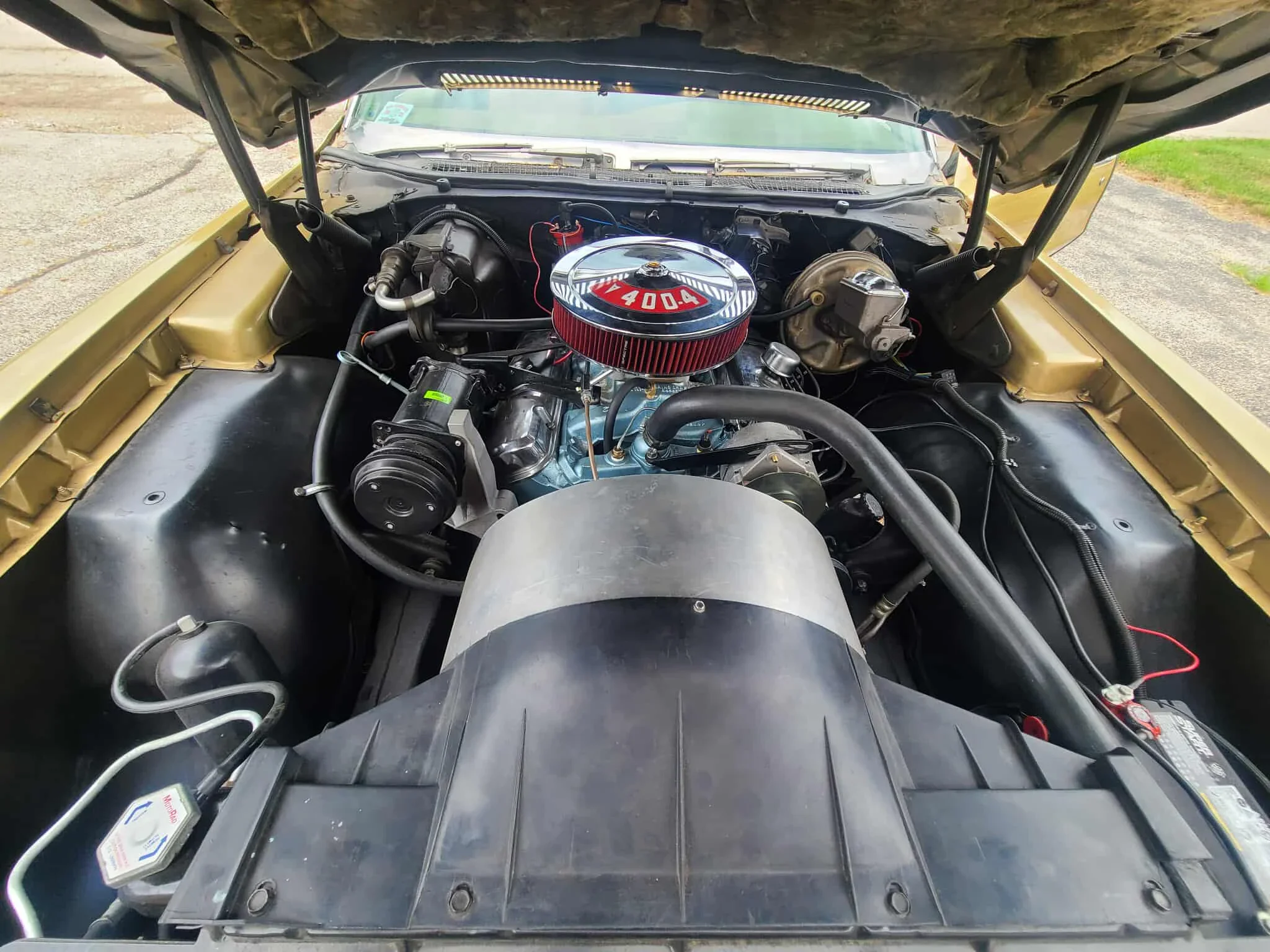 Pontiac-Grand-prix-coupe-1969-Gold-Gold-24