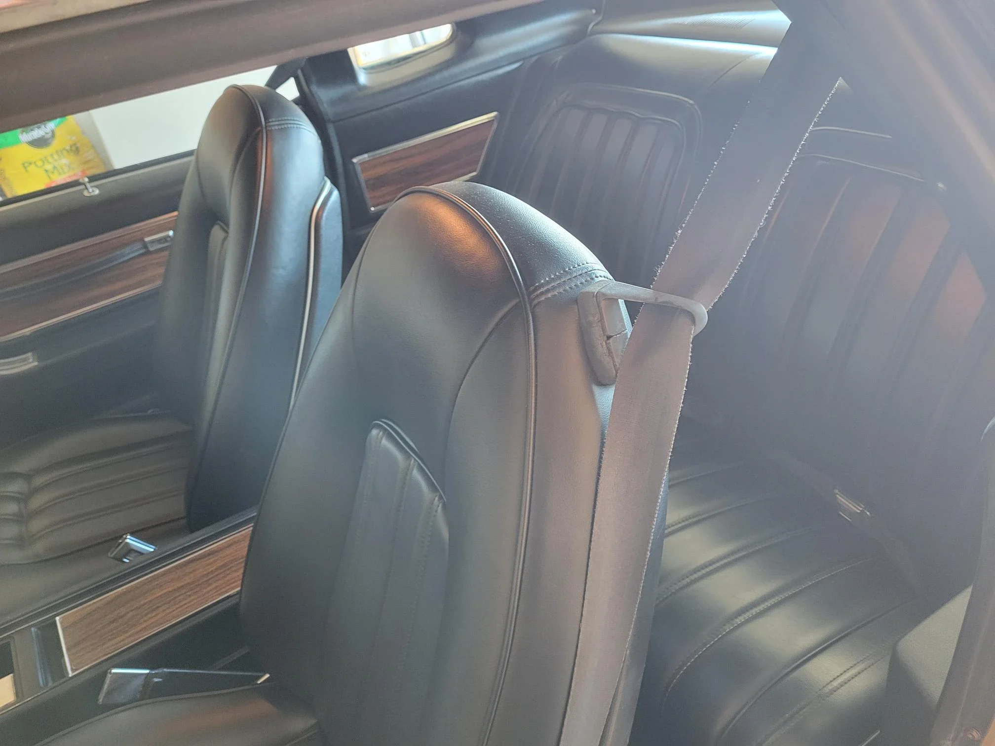 Pontiac-Grand-prix-sj-coupe-1977-Gold-Black-1