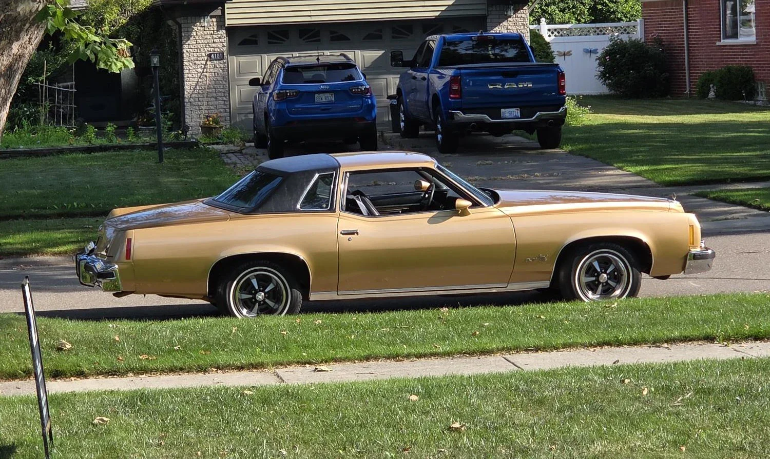 Pontiac-Grand-prix-sj-coupe-1977-Gold-Black-3