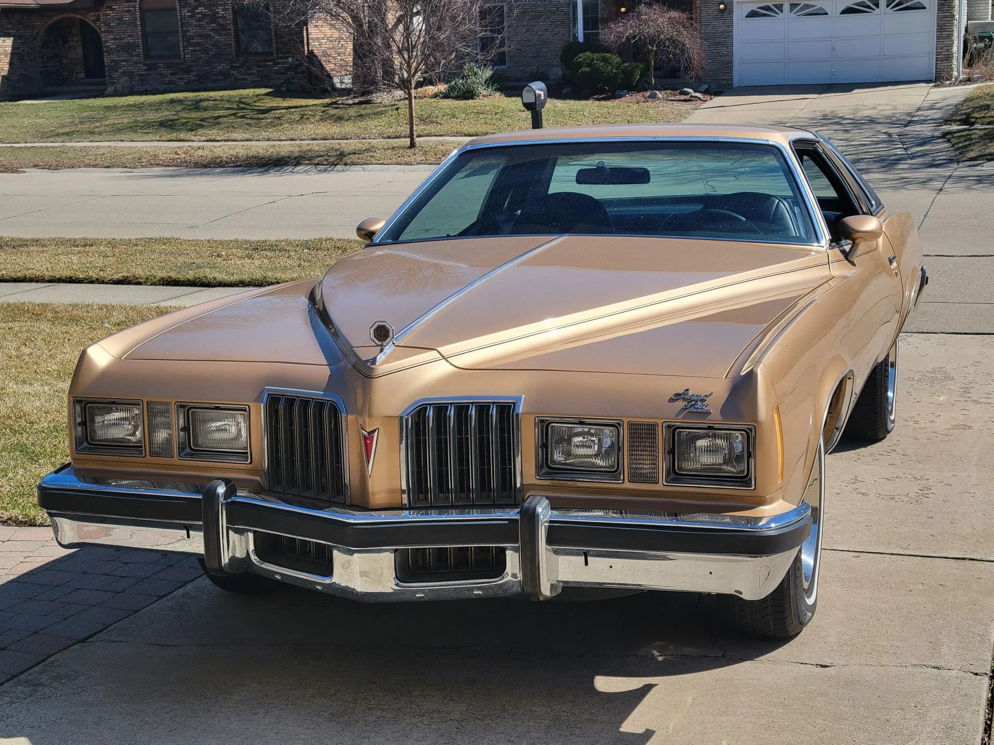 Pontiac-Grand-prix-sj-coupe-1977-Gold-Black-4