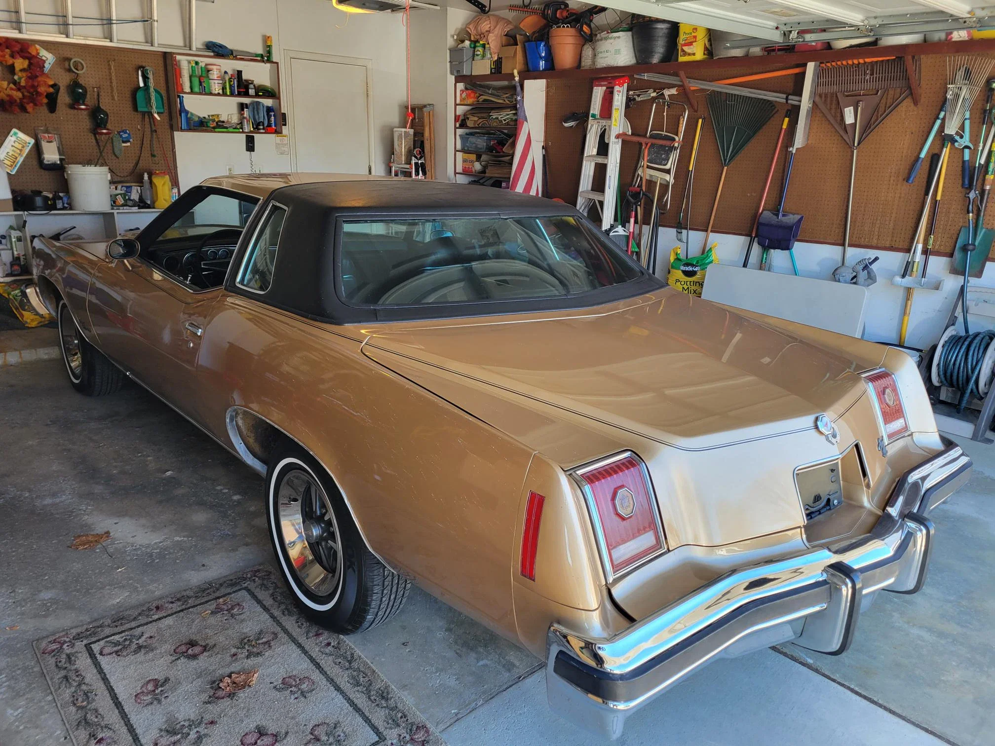 Pontiac-Grand-prix-sj-coupe-1977-Gold-Black-7