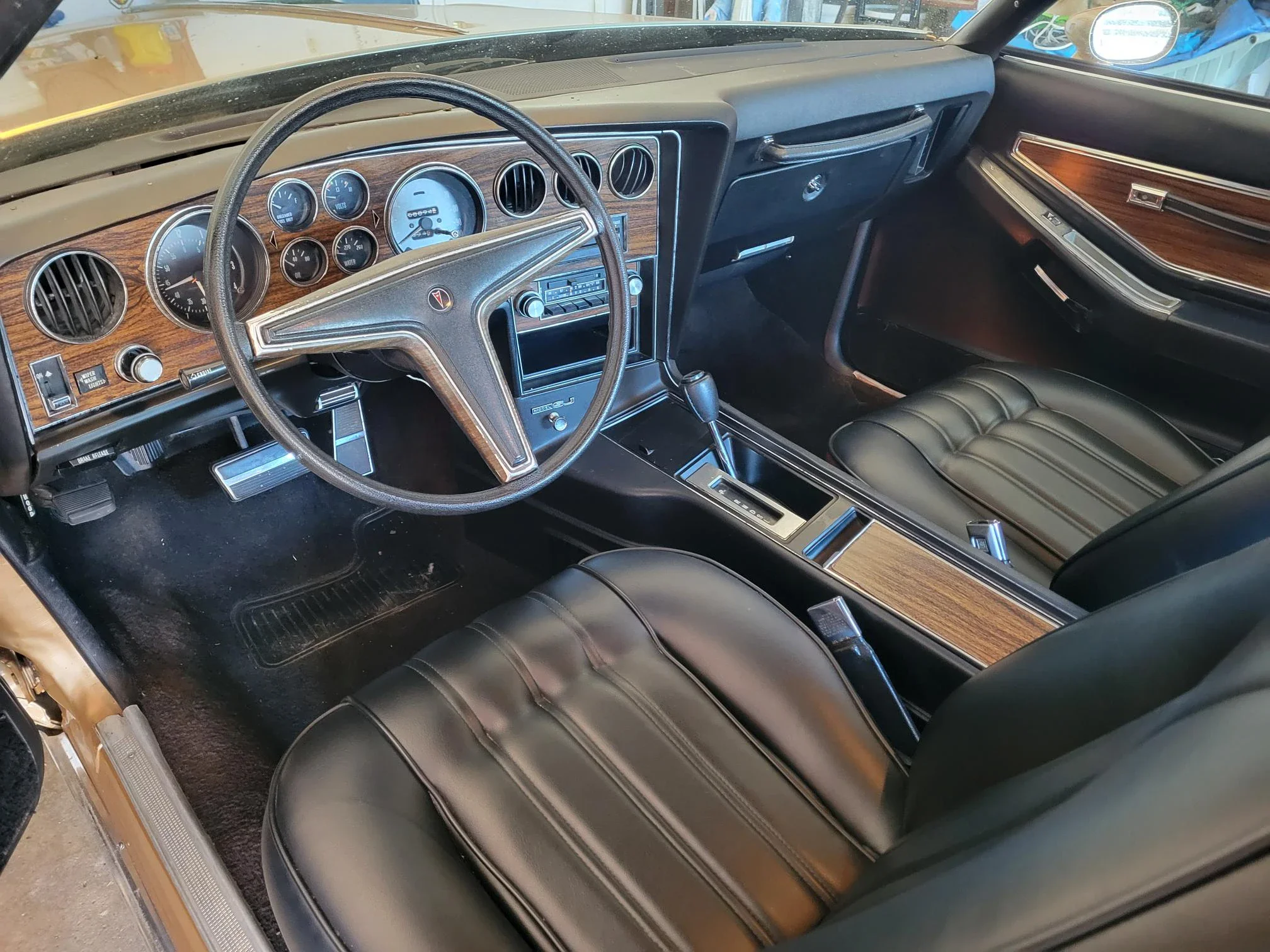 Pontiac-Grand-prix-sj-coupe-1977-Gold-Black-8