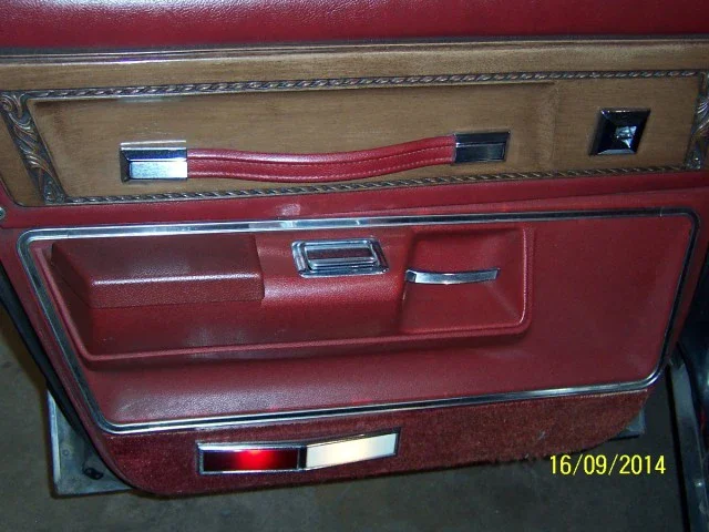 Pontiac-Grand-ville-1973-Black-Red-17