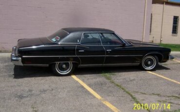 Pontiac-Grand-ville-1973-Black-Red