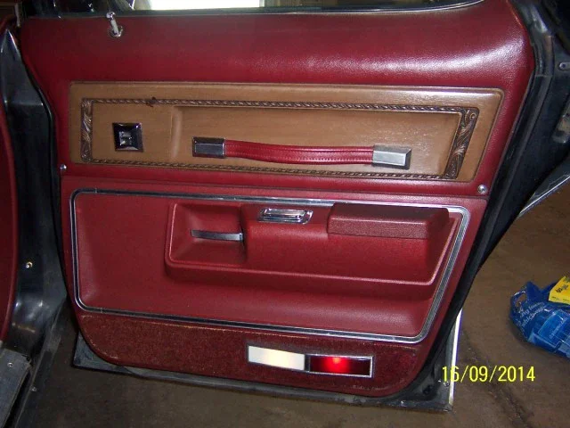 Pontiac-Grand-ville-1973-Black-Red-4