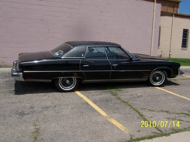 Pontiac-Grand-ville-1973-Black-Red