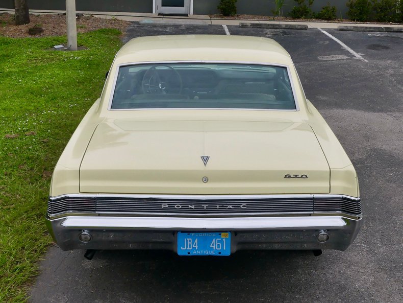 Pontiac-Gto-1965-Mayfair-Maize-Gold-1