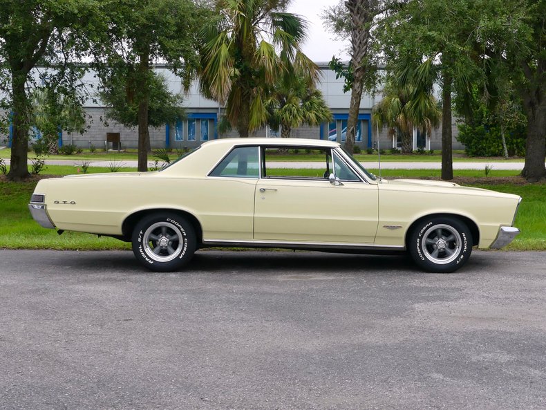 Pontiac-Gto-1965-Mayfair-Maize-Gold-15