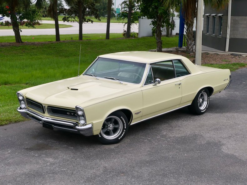 Pontiac-Gto-1965-Mayfair-Maize-Gold-21