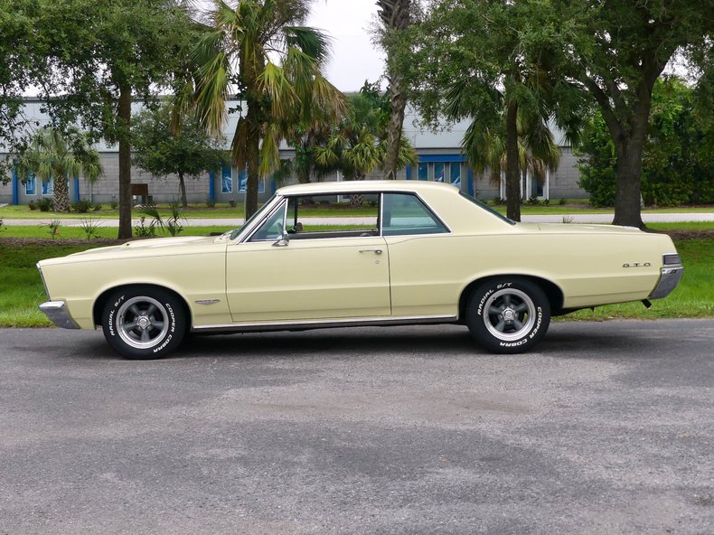 Pontiac-Gto-1965-Mayfair-Maize-Gold-23