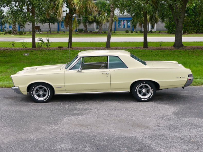 Pontiac-Gto-1965-Mayfair-Maize-Gold-24