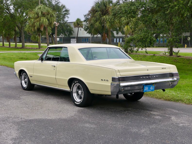 Pontiac-Gto-1965-Mayfair-Maize-Gold-26