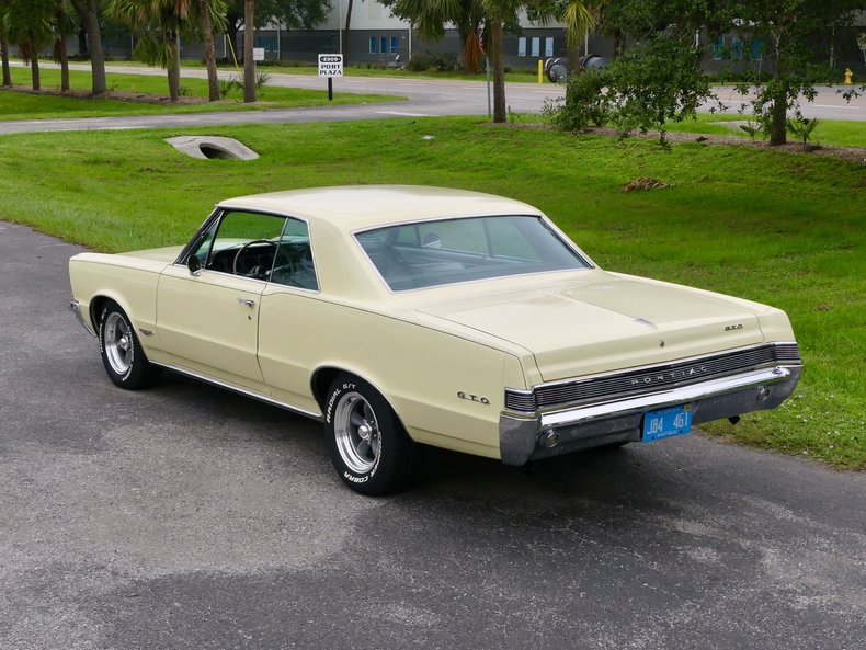 Pontiac-Gto-1965-Mayfair-Maize-Gold-27