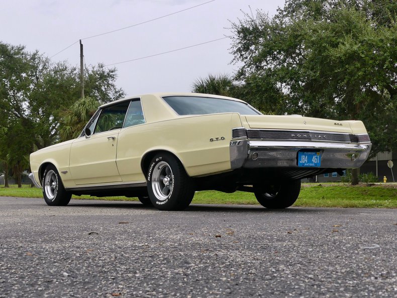 Pontiac-Gto-1965-Mayfair-Maize-Gold-28