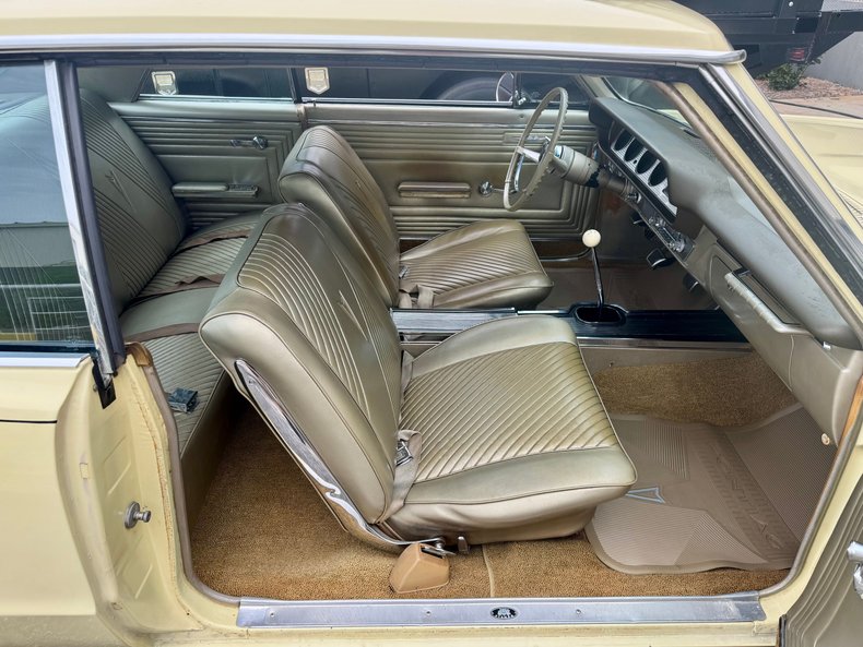 Pontiac-Gto-1965-Mayfair-Maize-Gold-3