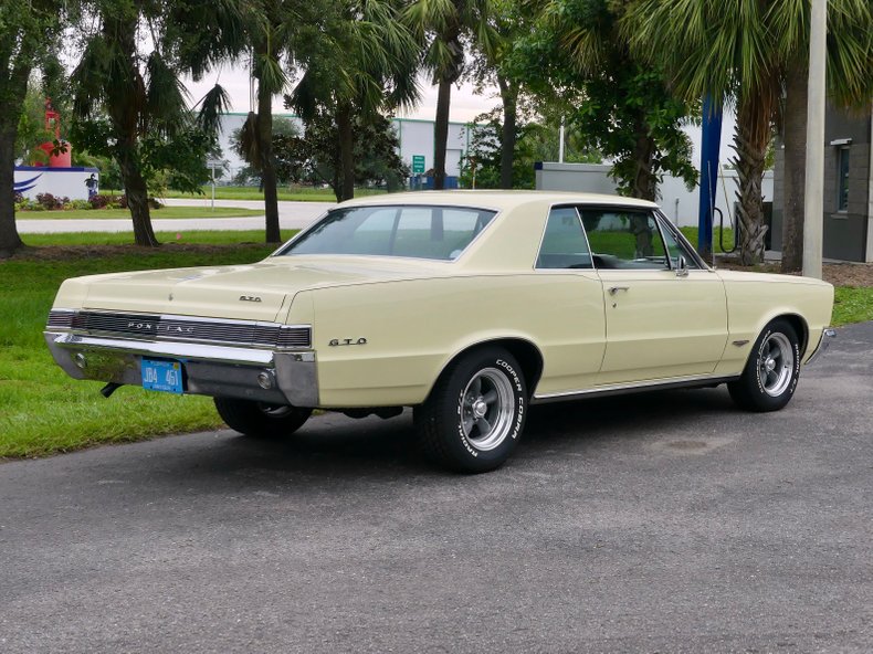 Pontiac-Gto-1965-Mayfair-Maize-Gold-30