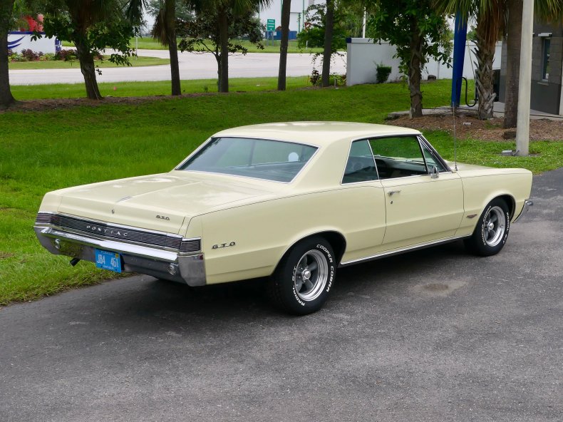 Pontiac-Gto-1965-Mayfair-Maize-Gold-31