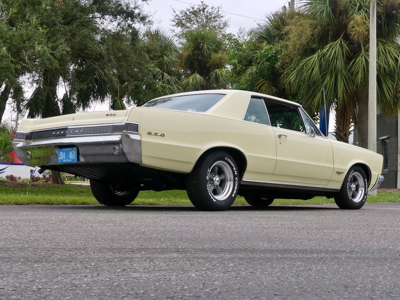 Pontiac-Gto-1965-Mayfair-Maize-Gold-32