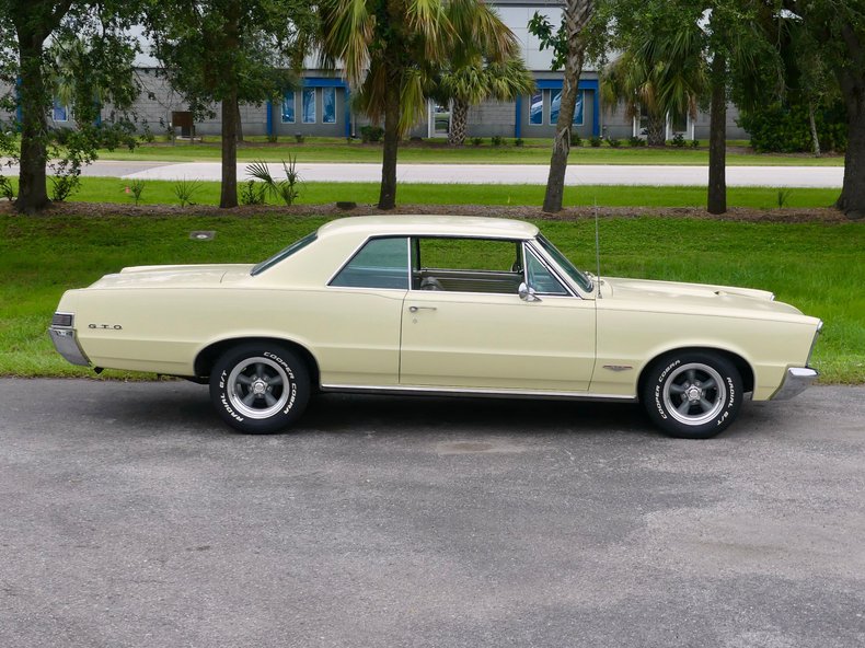 Pontiac-Gto-1965-Mayfair-Maize-Gold-33