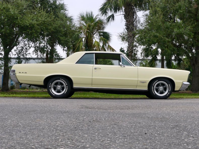 Pontiac-Gto-1965-Mayfair-Maize-Gold-34