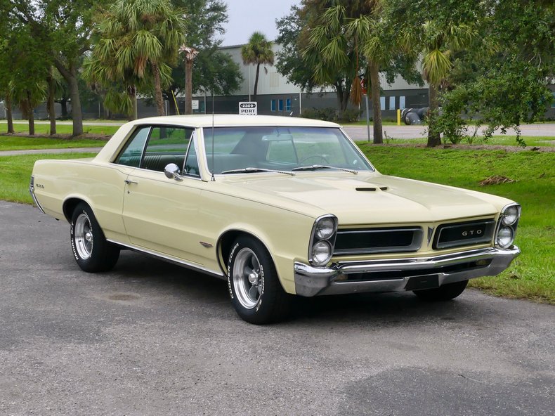 Pontiac-Gto-1965-Mayfair-Maize-Gold-35