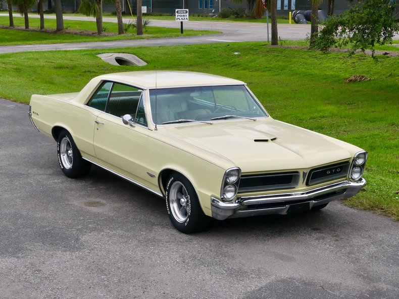 Pontiac-Gto-1965-Mayfair-Maize-Gold-36