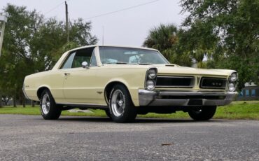 Pontiac-Gto-1965-Mayfair-Maize-Gold-37