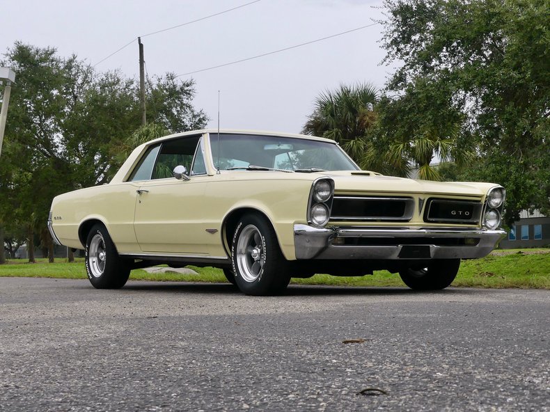 Pontiac-Gto-1965-Mayfair-Maize-Gold-37