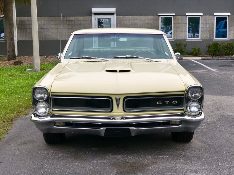 Pontiac-Gto-1965-Mayfair-Maize-Gold-38