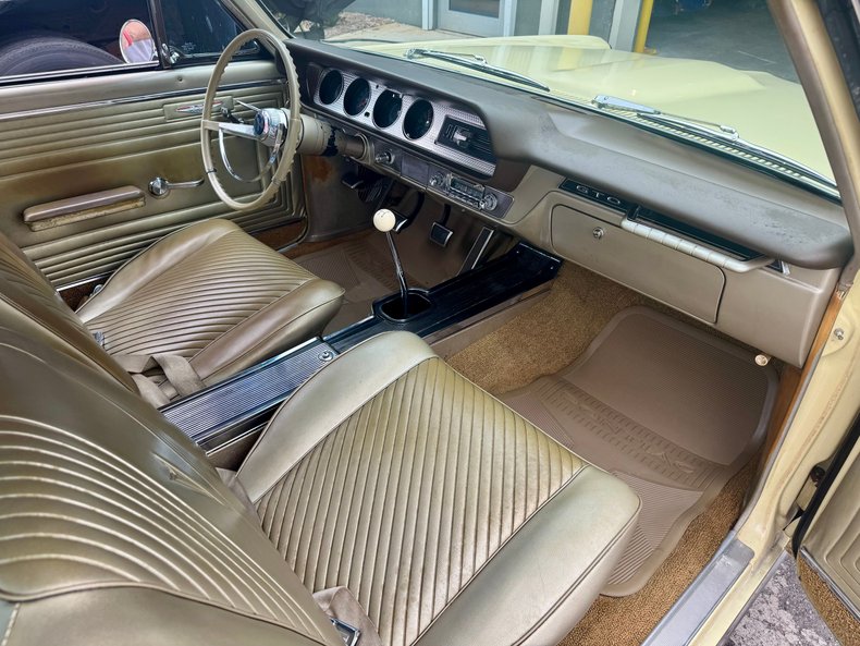 Pontiac-Gto-1965-Mayfair-Maize-Gold-4