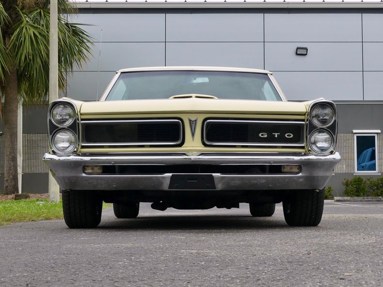 Pontiac-Gto-1965-Mayfair-Maize-Gold-40