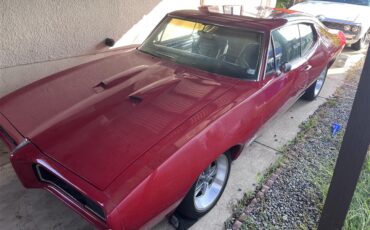 Pontiac-Gto-1968-Red-Black