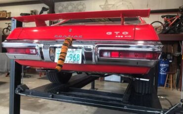 Pontiac-Gto-1972-Red-Black