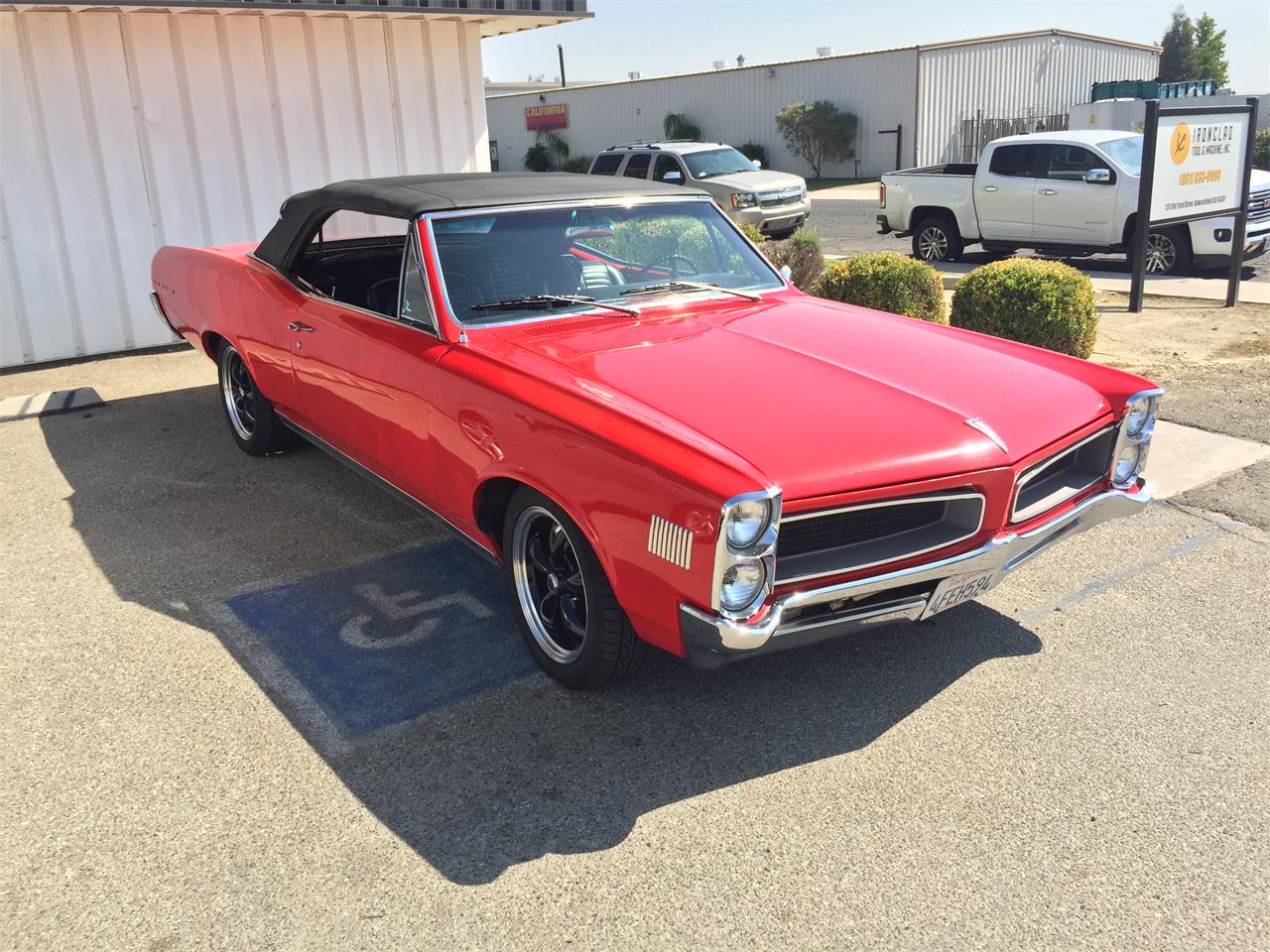 Pontiac-Lemans-1966-Red-Black-6