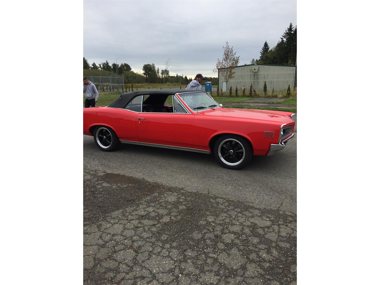 Pontiac-Lemans-1966-Red-Black-7