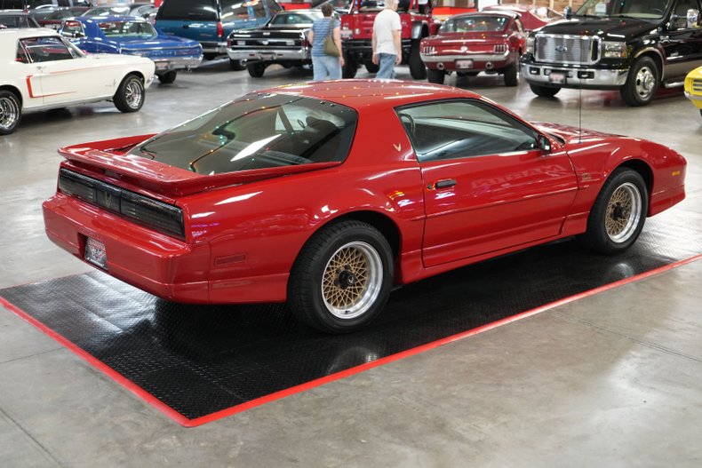 Pontiac-Other-1987-Red-Gray-19