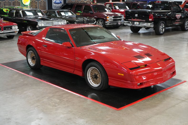 Pontiac-Other-1987-Red-Gray-22
