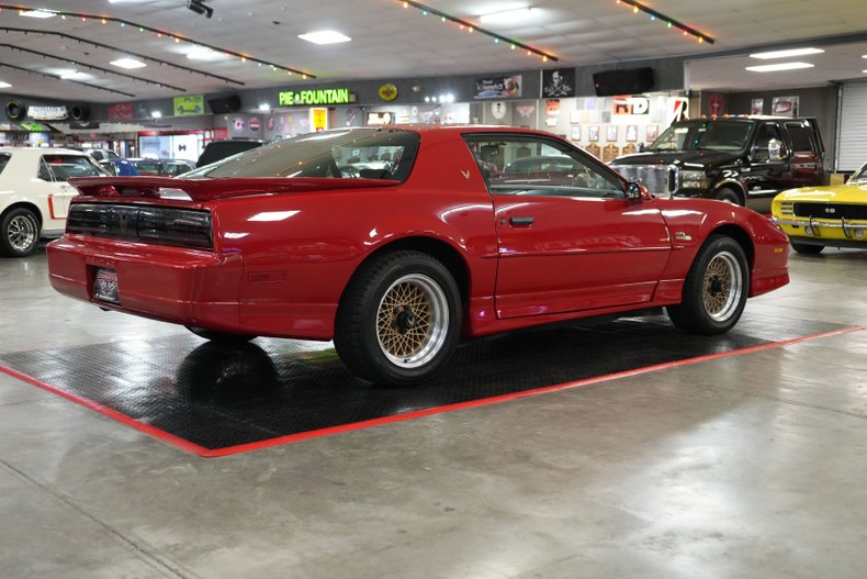 Pontiac-Other-1987-Red-Gray-27